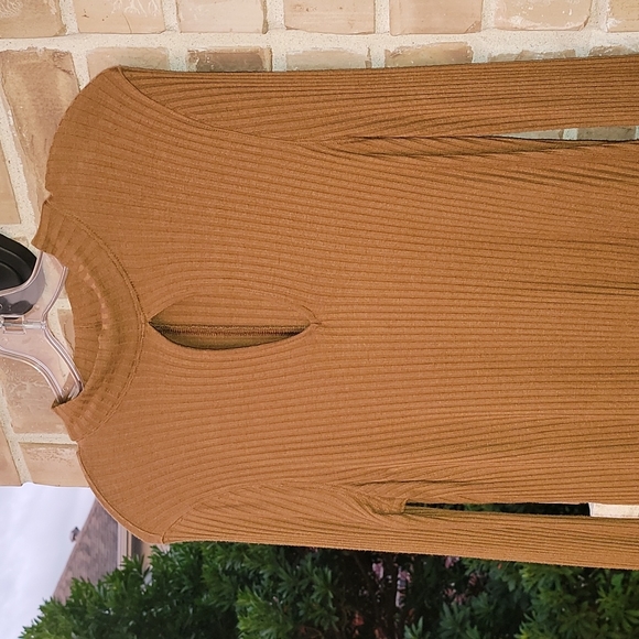 tunic with keyhole - Picture 2 of 4